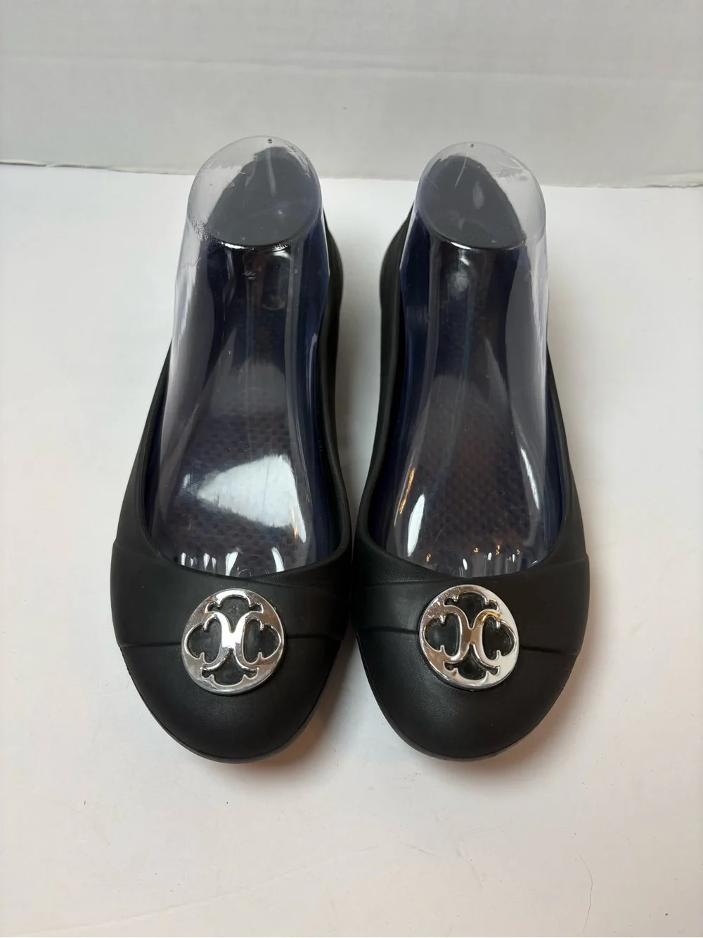 Crocs Gianna Black Slip-on Ballet Flat Loafers Silver Disc Medallion Size 8